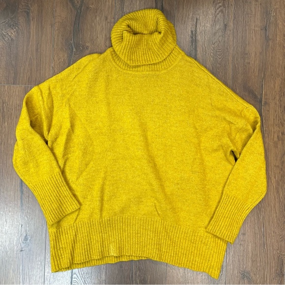 William Rast yellow turtleneck sweater SZ LG - Picture 1 of 4